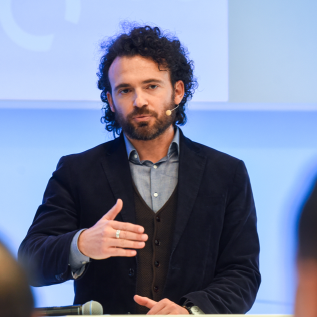 Ein Bild von Alessandro Bellardita im Vortrag